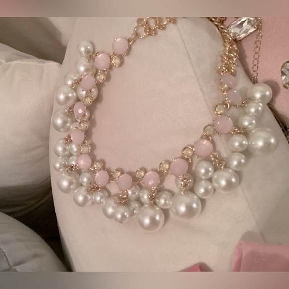 Beautiful Pearl necklace with pretty light pink accents hand crafted - Picture 3 of 3
